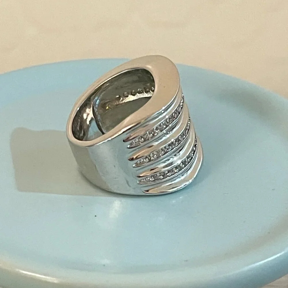 Lia Sophia Ring Revved Up Wide Wavy Silver Crystals Statement Glam Bling Size 7